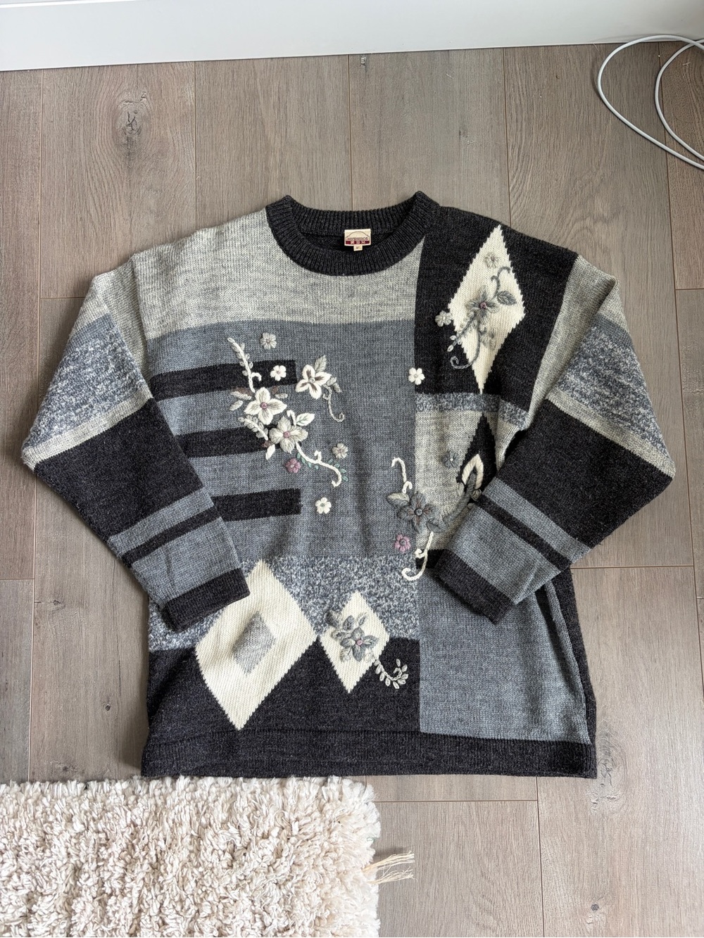 Vintage Mysheros Embroidered Floral Sweater Patterned